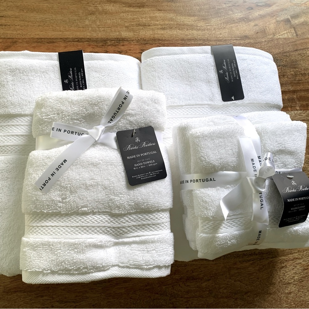 Brooks Brothers Set of 8 white cotton towels NEW